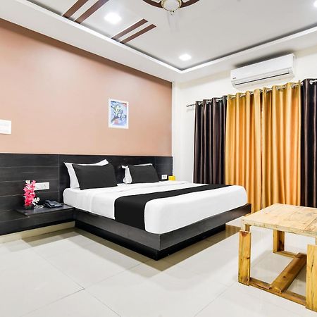 Super Collection O Indore Near Omax City 1 Kanadiya المظهر الخارجي الصورة
