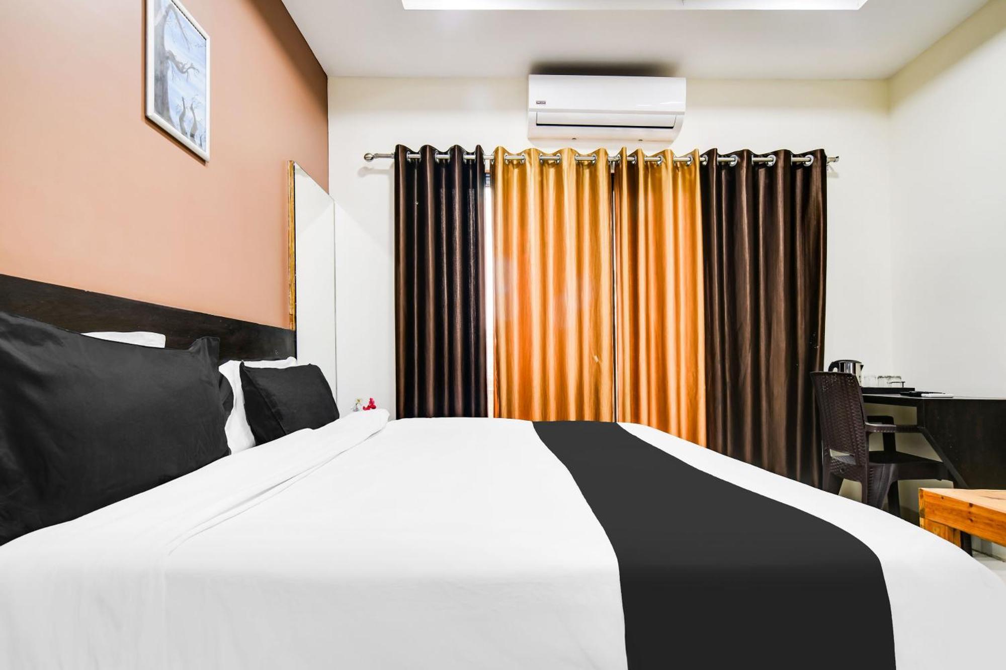 Super Collection O Indore Near Omax City 1 Kanadiya المظهر الخارجي الصورة