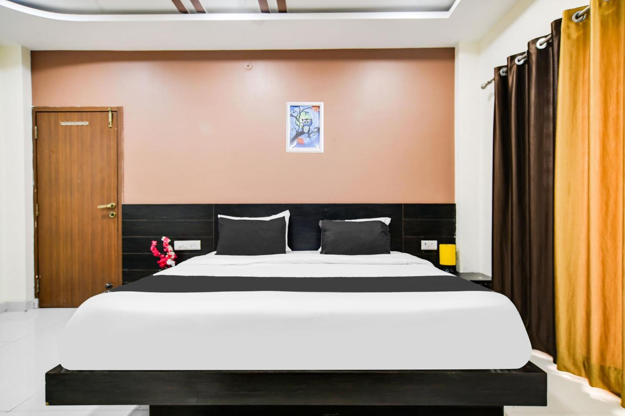 Super Collection O Indore Near Omax City 1 Kanadiya المظهر الخارجي الصورة