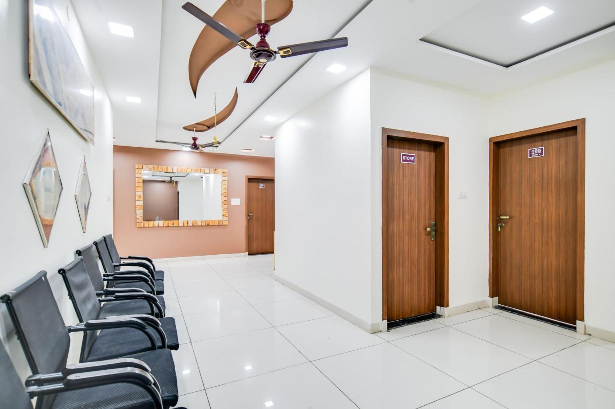 Super Collection O Indore Near Omax City 1 Kanadiya المظهر الخارجي الصورة
