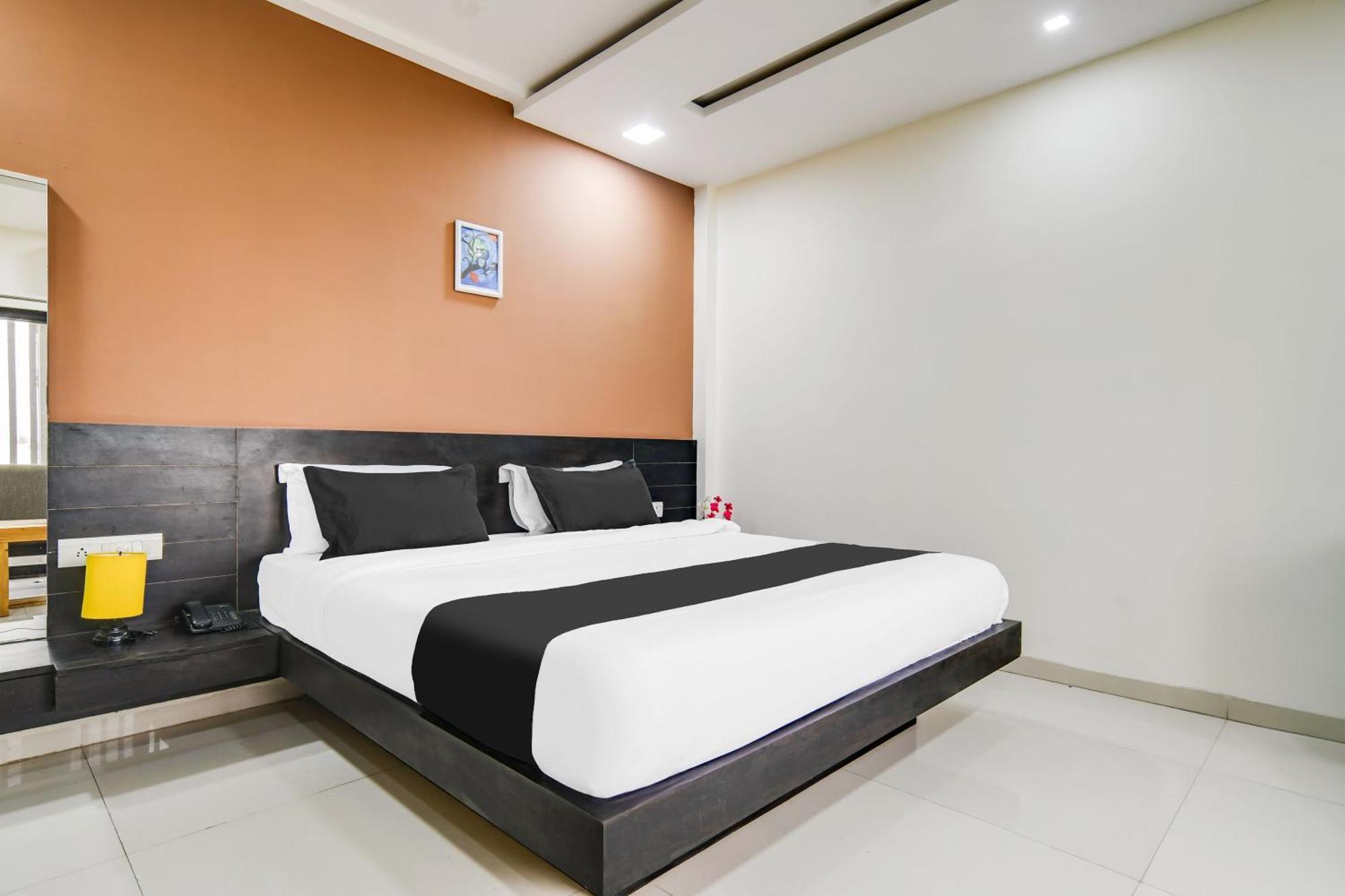 Super Collection O Indore Near Omax City 1 Kanadiya المظهر الخارجي الصورة