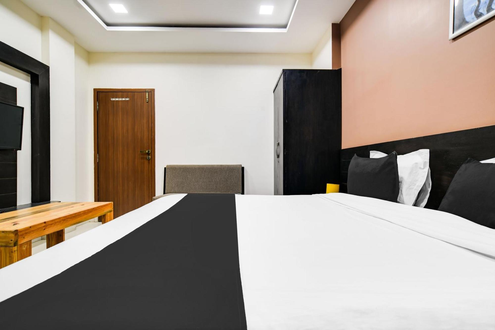 Super Collection O Indore Near Omax City 1 Kanadiya المظهر الخارجي الصورة