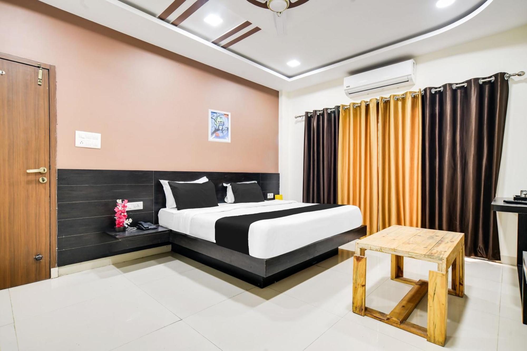 Super Collection O Indore Near Omax City 1 Kanadiya المظهر الخارجي الصورة