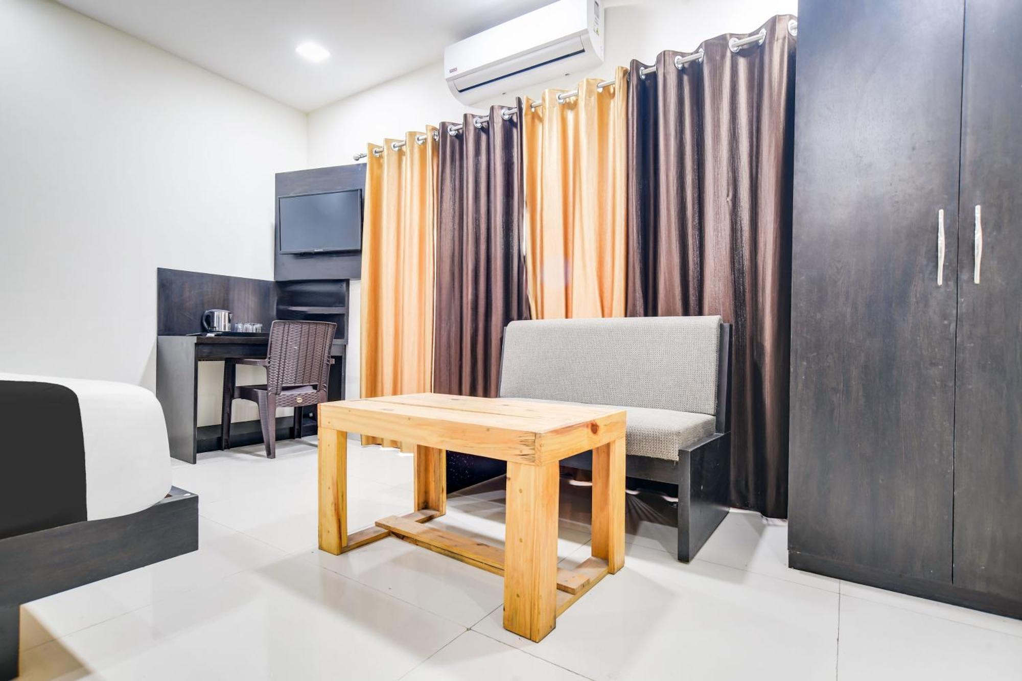 Super Collection O Indore Near Omax City 1 Kanadiya المظهر الخارجي الصورة
