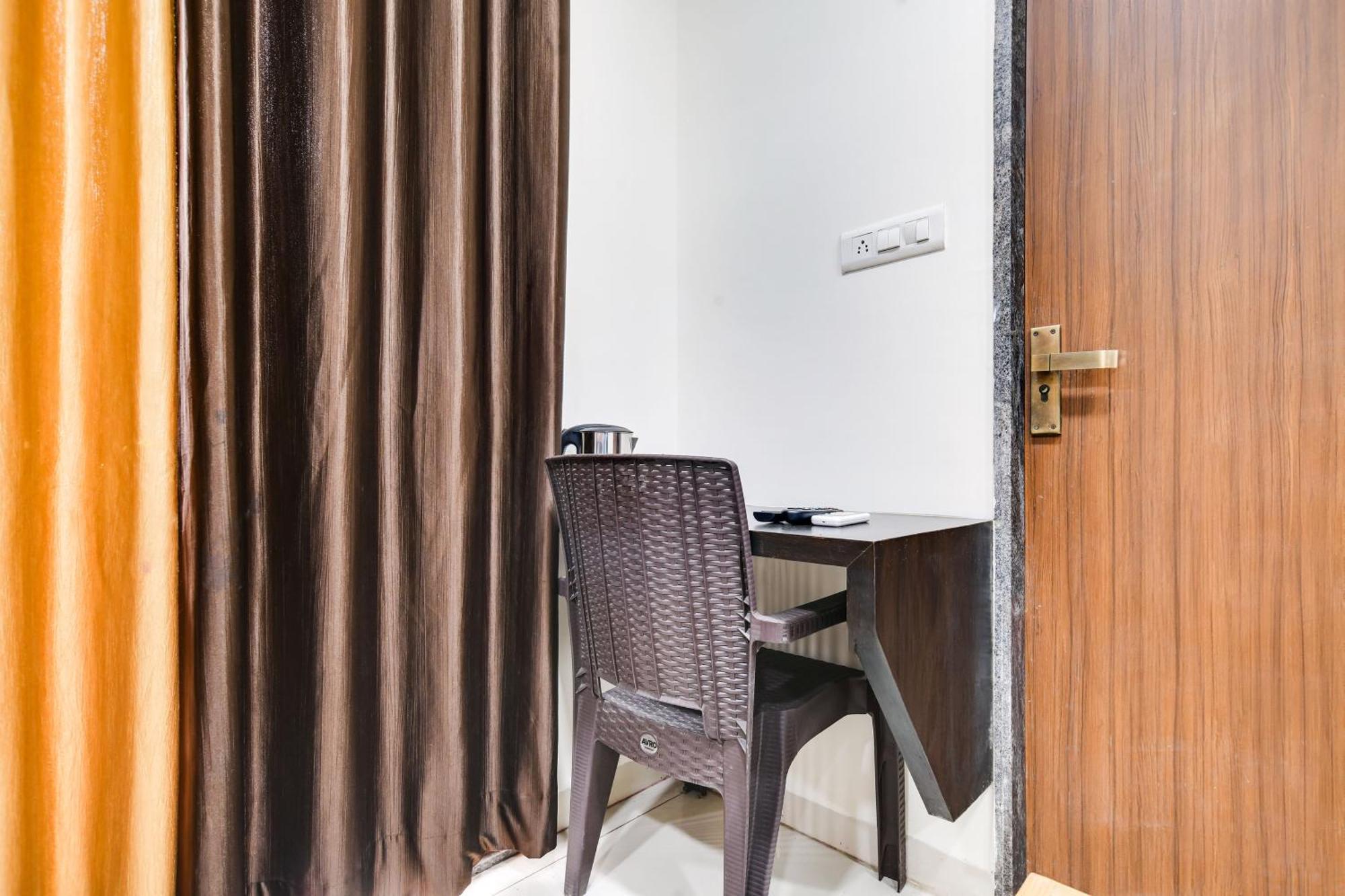 Super Collection O Indore Near Omax City 1 Kanadiya المظهر الخارجي الصورة